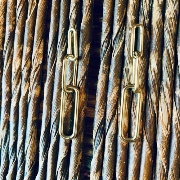 ✨💛 Gold Tone Chain Link Earrings ✨💛 - Picture 2 of 7